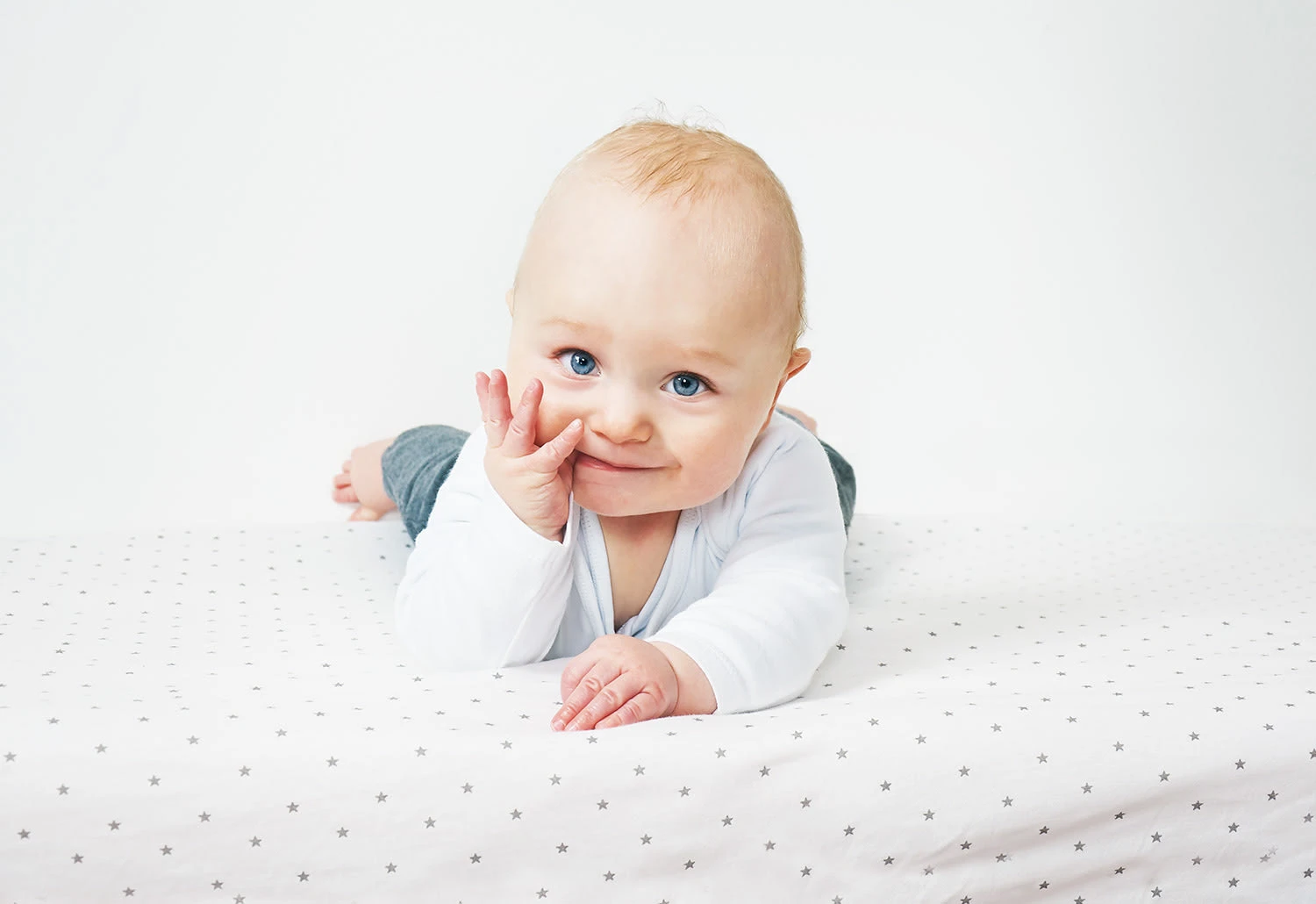 Pinolino Jersey-Spannbetttücher Für Kinderbetten Im Doppelpack 'Sternchen' In Grau – Bild 4